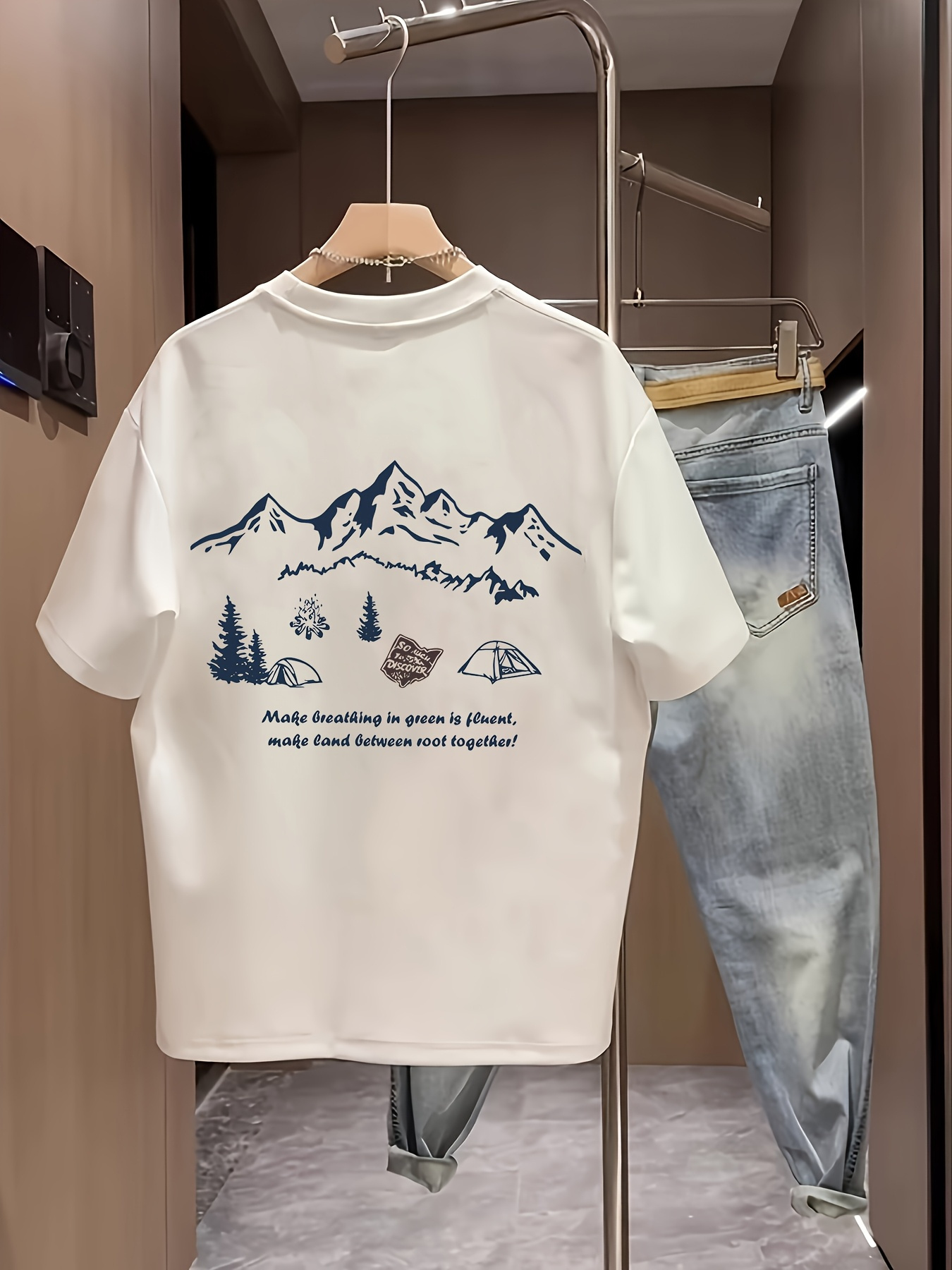 Outdoor Adventure Quotes Short - تي شيرت رجالي قصير الأكمام مصنوع